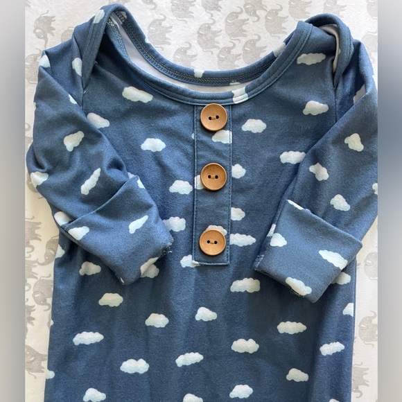 Newborn Caden lane Knot Gown - Picture 4 of 7